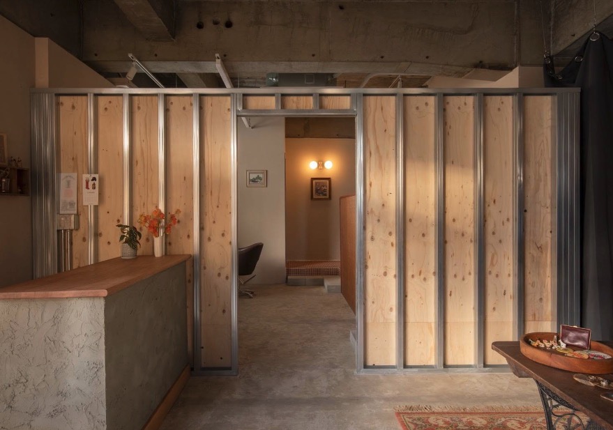 une + uzu 美容室と古着屋